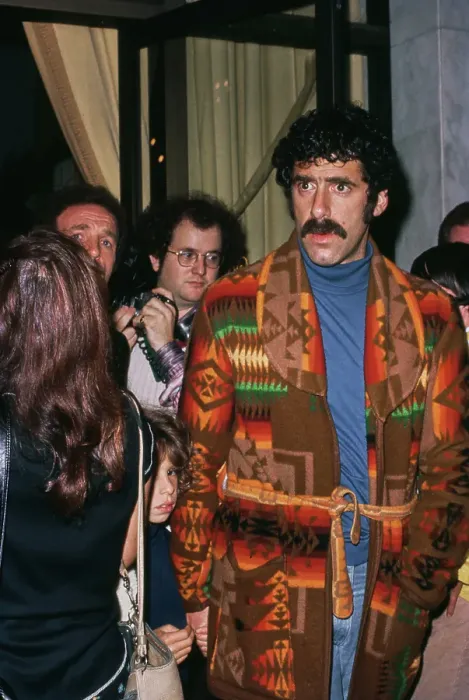 Framed Print : Elliott Gould
