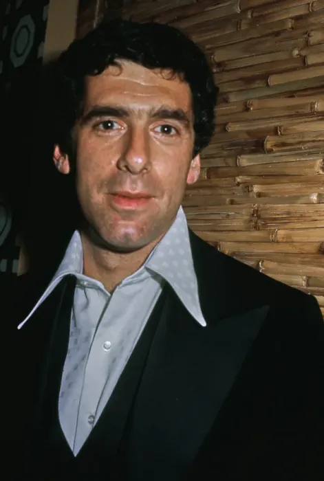 Framed Print : Elliott Gould Framed Print : Elliott Gould
