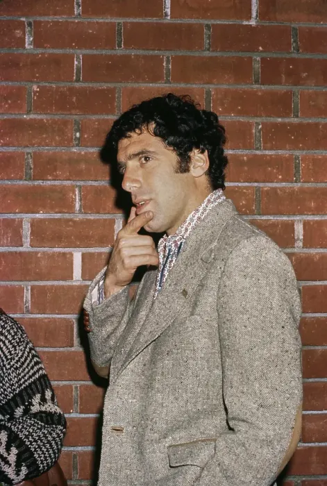Framed Print : Elliott Gould Framed Print : Elliott Gould