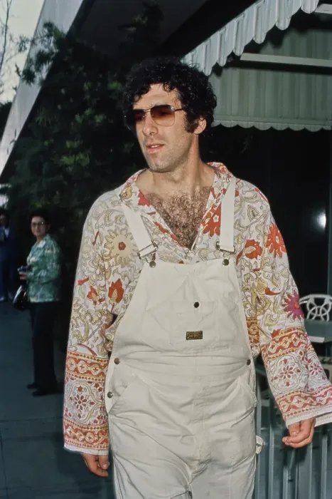 Framed Print : Elliott Gould Framed Print : Elliott Gould