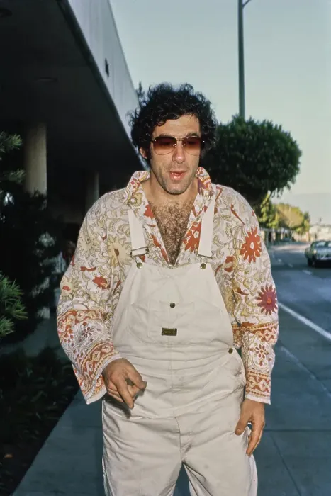 Framed Print : Elliott Gould Framed Print : Elliott Gould