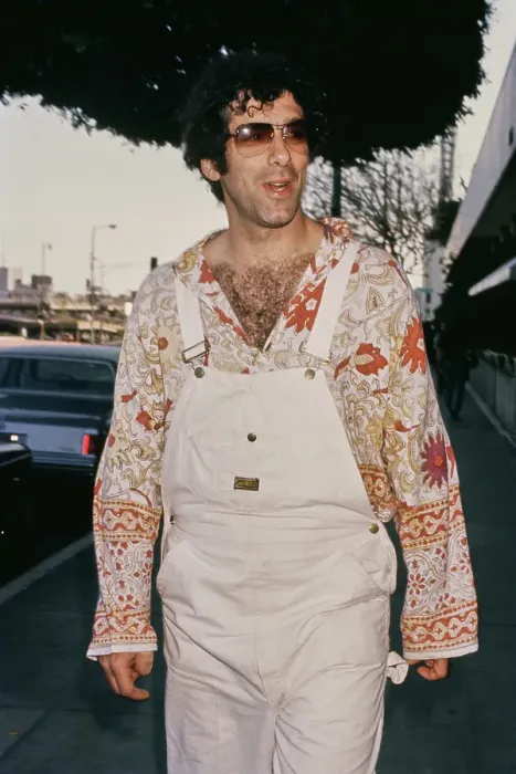 Framed Print : Elliott Gould Framed Print : Elliott Gould
