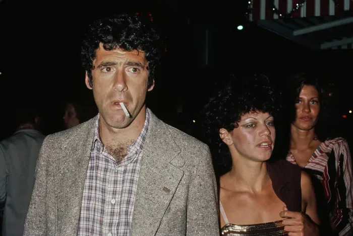 Framed Print : Elliott Gould and Jennifer Bogart Framed Print : Elliott Gould and Jennifer Bogart