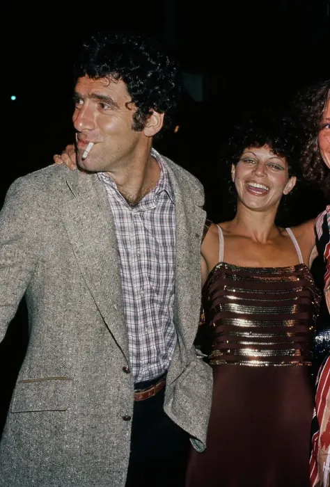 Framed Print : Elliott Gould and Jennifer Bogart Framed Print : Elliott Gould and Jennifer Bogart