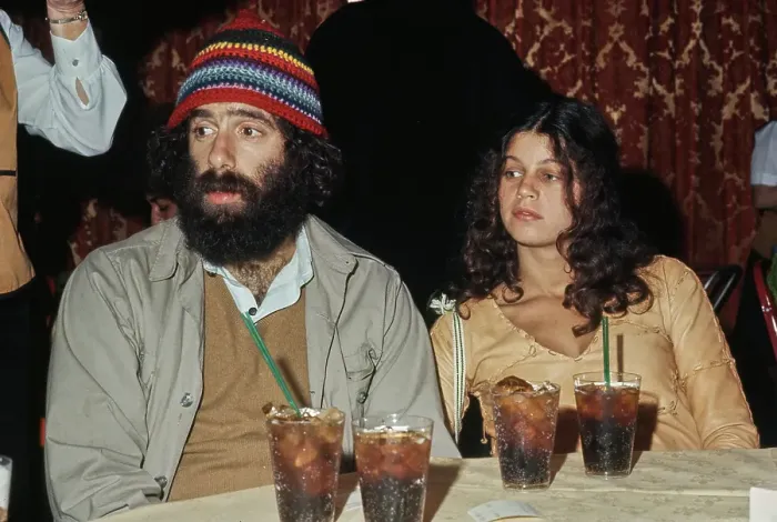 Framed Print : Elliott Gould with Jennifer Bogart Framed Print : Elliott Gould with Jennifer Bogart
