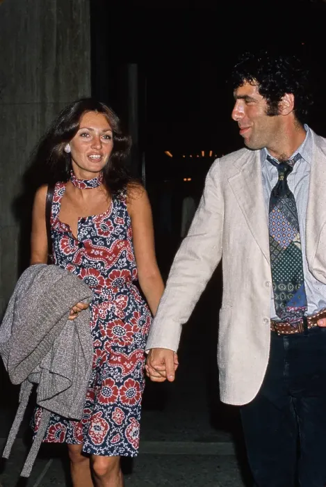 Framed Print : Elliott Gould and Jennifer O'Neill Framed Print : Elliott Gould and Jennifer O'Neill