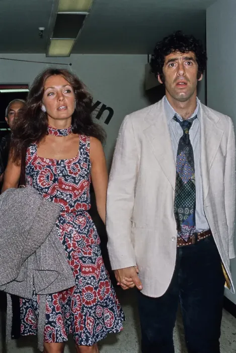 Framed Print : Elliott Gould and Jennifer O'Neill Framed Print : Elliott Gould and Jennifer O'Neill