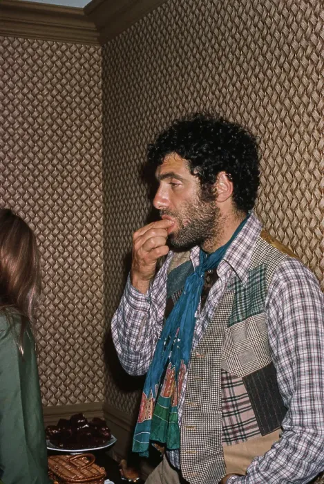 Framed Print : Elliott Gould and Karen Lamm Framed Print : Elliott Gould and Karen Lamm