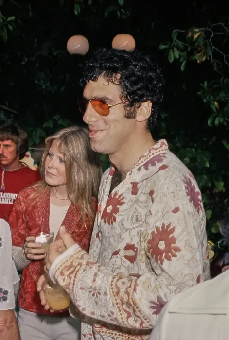 Framed Print : Elliott Gould and Karen Lamm Framed Print : Elliott Gould and Karen Lamm