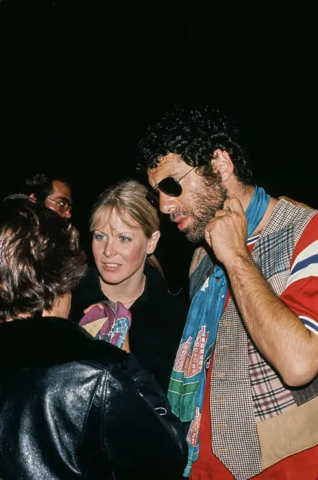 Framed Print : Elliott Gould and Karen Lamm Framed Print : Elliott Gould and Karen Lamm