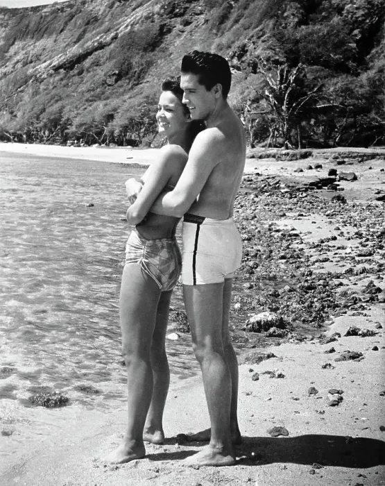 Framed Print : Elvis Hugging Joan Blackman in Blue Hawaii Framed Print : Elvis Hugging Joan Blackman in Blue Hawaii