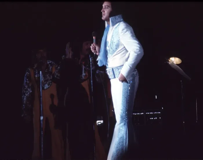 Framed Print : Elvis Presley in concert in Las Vegas Framed Print : Elvis Presley in concert in Las Vegas