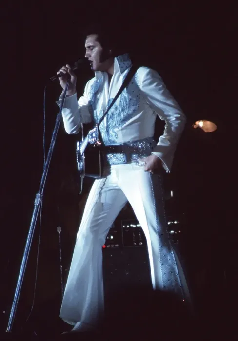 Framed Print : Elvis Presley in concert in Las Vegas Framed Print : Elvis Presley in concert in Las Vegas