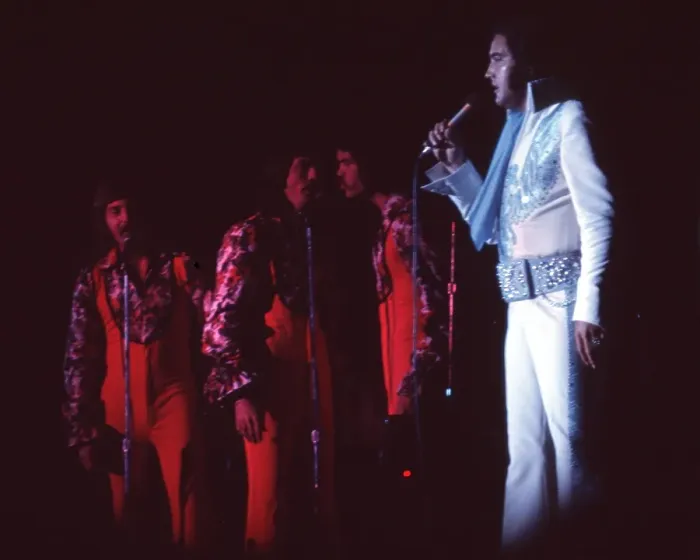 Framed Print : Elvis Presley in concert in Las Vegas Framed Print : Elvis Presley in concert in Las Vegas