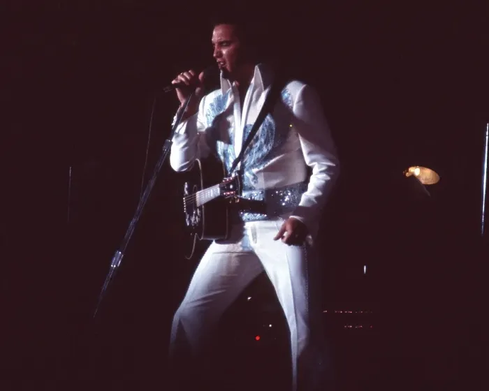 Framed Print : Elvis Presley in concert in Las Vegas Framed Print : Elvis Presley in concert in Las Vegas
