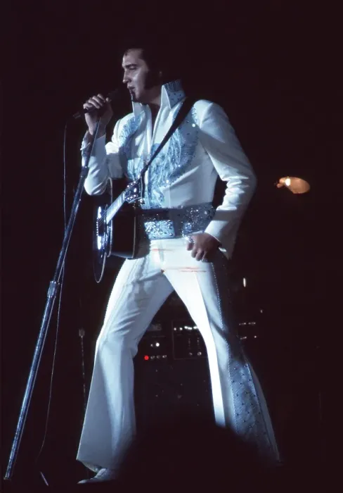 Framed Print : Elvis Presley in concert in Las Vegas Framed Print : Elvis Presley in concert in Las Vegas
