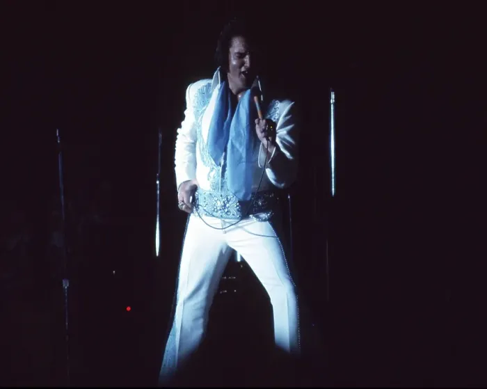 Framed Print : Elvis Presley in concert in Las Vegas Framed Print : Elvis Presley in concert in Las Vegas