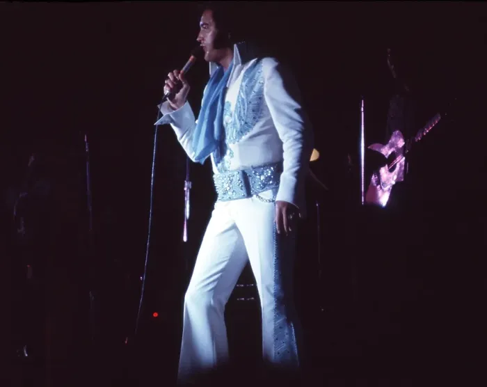 Framed Print : Elvis Presley in concert in Las Vegas Framed Print : Elvis Presley in concert in Las Vegas
