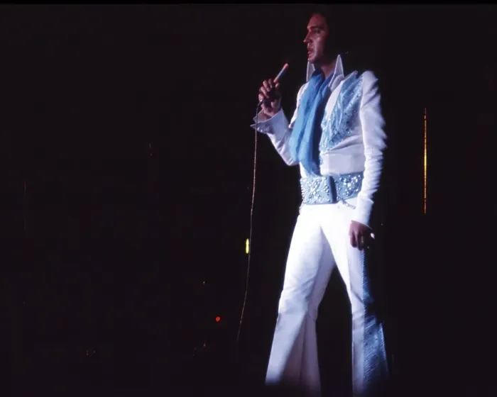 Framed Print : Elvis Presley in concert in Las Vegas Framed Print : Elvis Presley in concert in Las Vegas