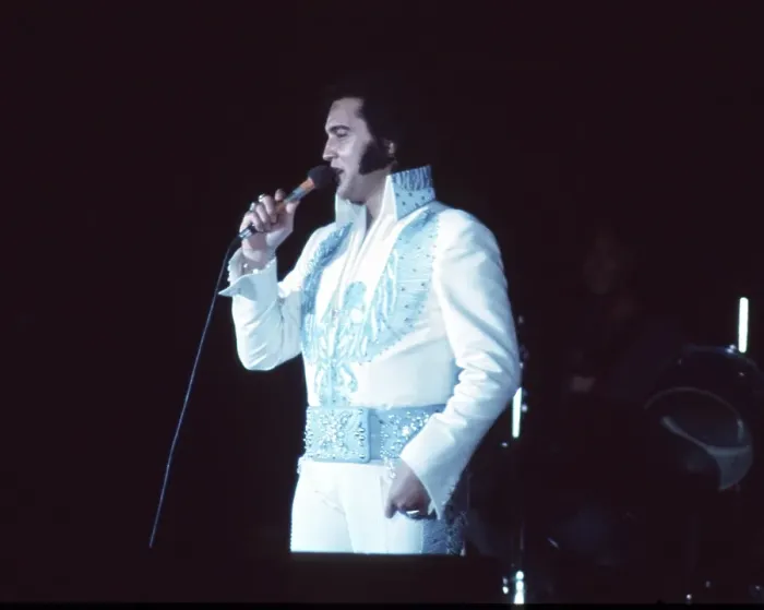 Framed Print : Elvis Presley in concert in Las Vegas Framed Print : Elvis Presley in concert in Las Vegas