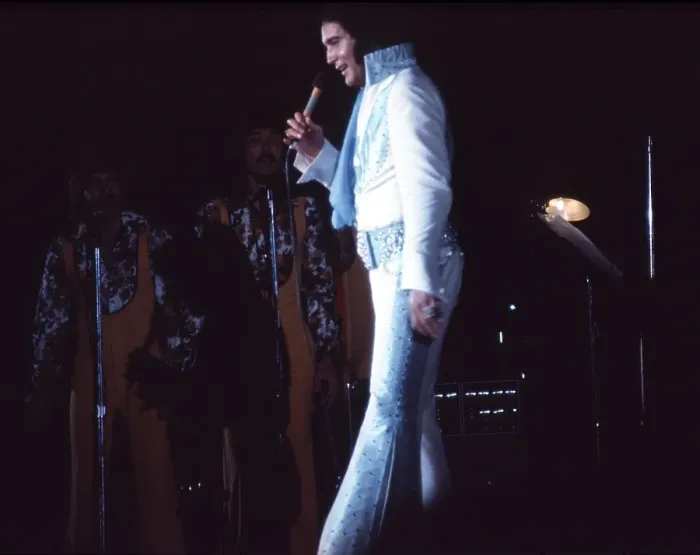 Framed Print : Elvis Presley in concert in Las Vegas Framed Print : Elvis Presley in concert in Las Vegas