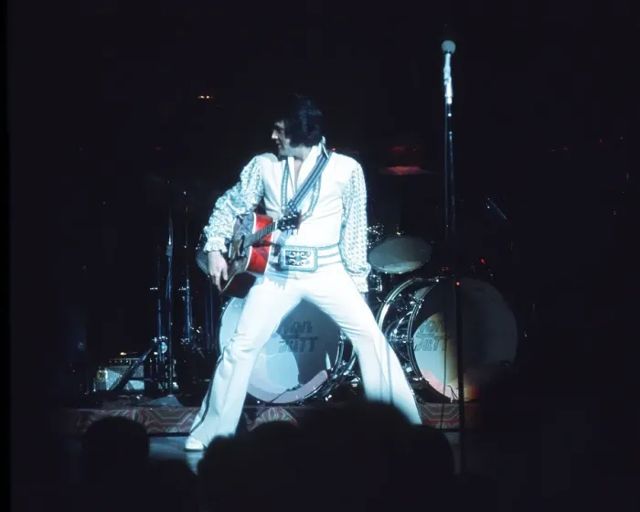 Framed Print : Elvis Presley in concert in Las Vegas Framed Print : Elvis Presley in concert in Las Vegas