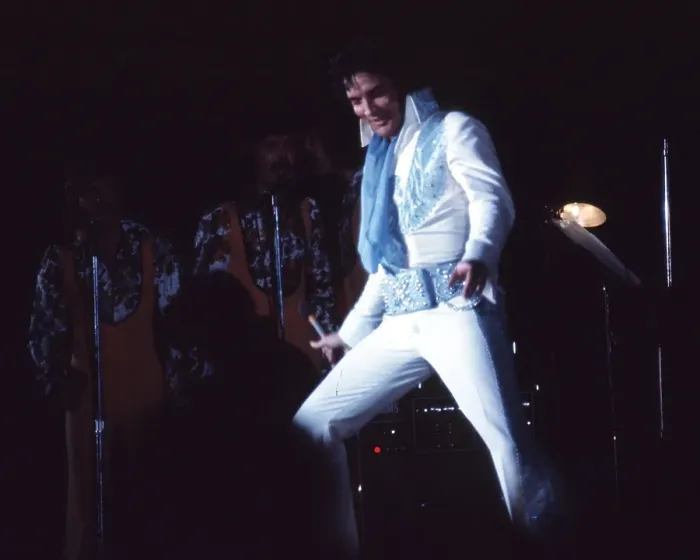 Framed Print : Elvis Presley in concert in Las Vegas Framed Print : Elvis Presley in concert in Las Vegas