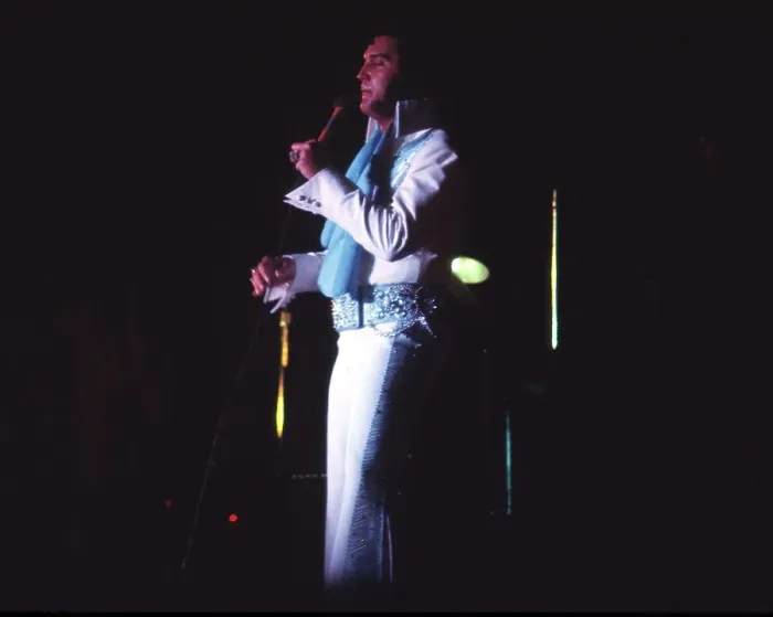 Framed Print : Elvis Presley in concert in Las Vegas Framed Print : Elvis Presley in concert in Las Vegas
