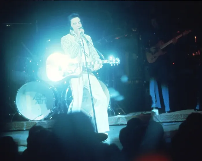 Framed Print : Elvis Presley in concert in Las Vegas Framed Print : Elvis Presley in concert in Las Vegas