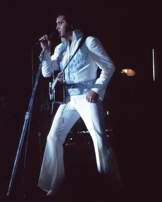 Framed Print : Elvis Presley in concert in Las Vegas Framed Print : Elvis Presley in concert in Las Vegas