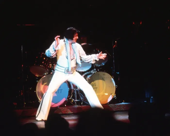 Framed Print : Elvis Presley in concert in Las Vegas Framed Print : Elvis Presley in concert in Las Vegas