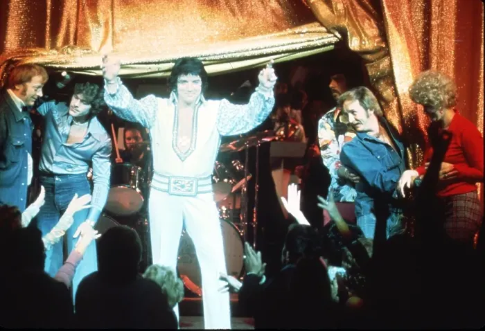 Framed Print : Elvis Presley in concert in Las Vegas Framed Print : Elvis Presley in concert in Las Vegas