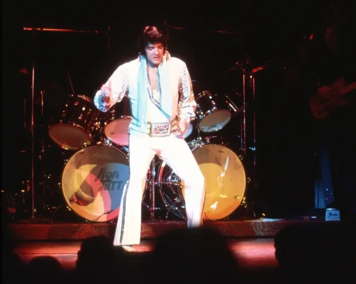 Framed Print : Elvis Presley in concert in Las Vegas Framed Print : Elvis Presley in concert in Las Vegas