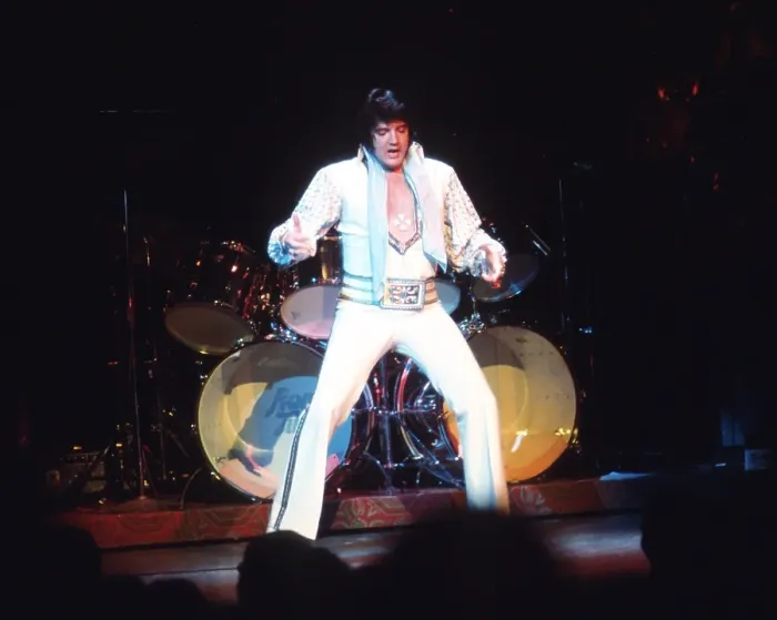 Framed Print : Elvis Presley in concert in Las Vegas Framed Print : Elvis Presley in concert in Las Vegas
