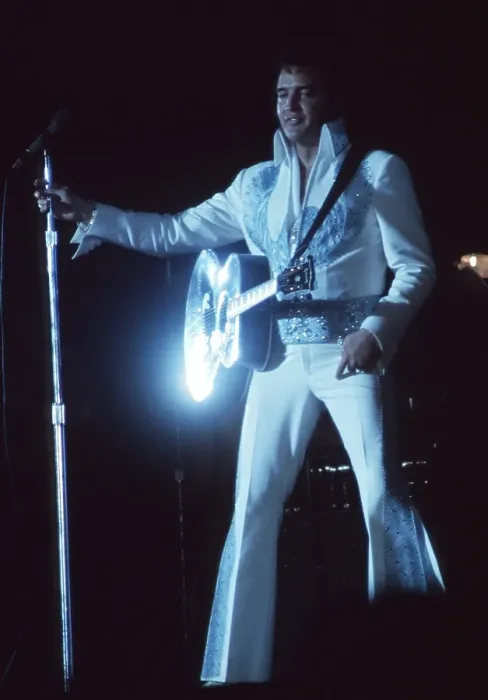 Framed Print : Elvis Presley in concert in Las Vegas Framed Print : Elvis Presley in concert in Las Vegas