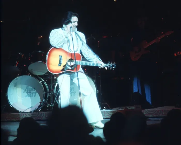 Framed Print : Elvis Presley in concert in Las Vegas Framed Print : Elvis Presley in concert in Las Vegas