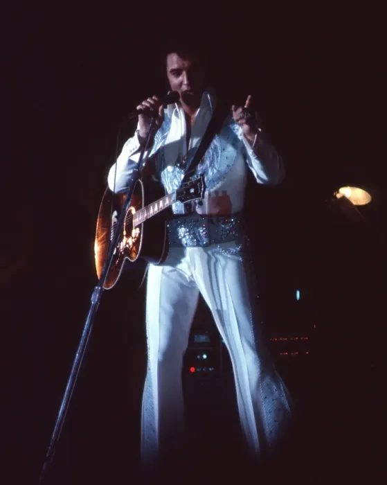Framed Print : Elvis Presley in concert in Las Vegas Framed Print : Elvis Presley in concert in Las Vegas