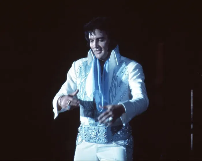 Framed Print : Elvis Presley in concert in Las Vegas Framed Print : Elvis Presley in concert in Las Vegas