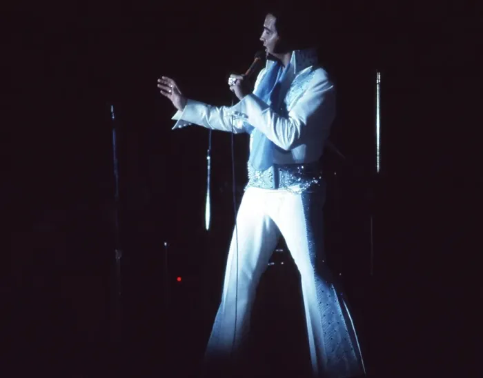 Framed Print : Elvis Presley in concert in Las Vegas Framed Print : Elvis Presley in concert in Las Vegas