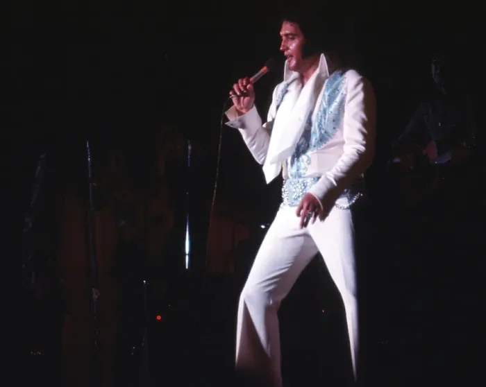 Framed Print : Elvis Presley in concert in Las Vegas Framed Print : Elvis Presley in concert in Las Vegas