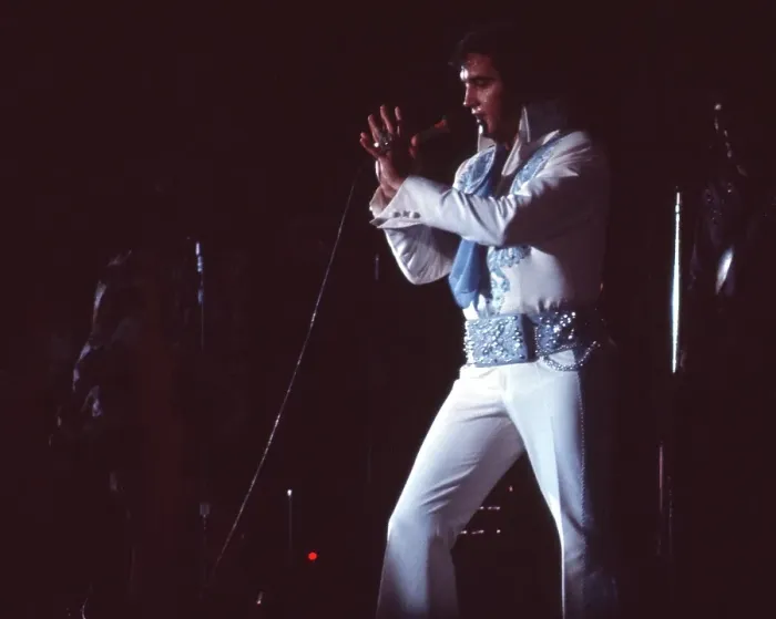 Framed Print : Elvis Presley in concert in Las Vegas Framed Print : Elvis Presley in concert in Las Vegas