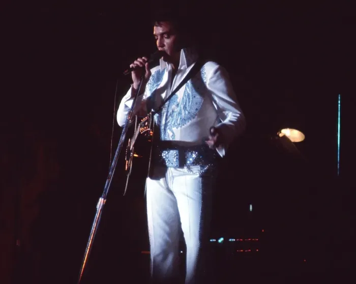 Framed Print : Elvis Presley in concert in Las Vegas Framed Print : Elvis Presley in concert in Las Vegas