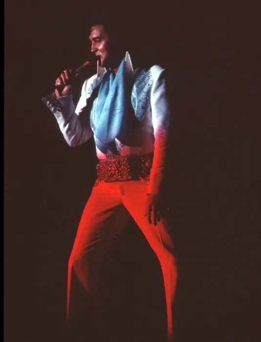 Framed Print : Elvis Presley in concert in Las Vegas Framed Print : Elvis Presley in concert in Las Vegas