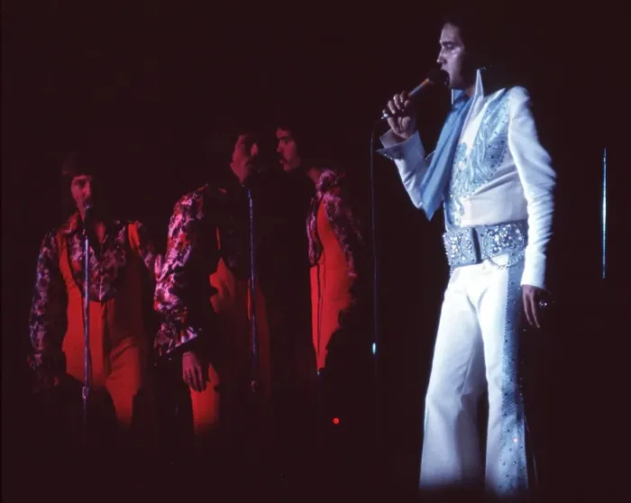 Framed Print : Elvis Presley in concert in Las Vegas Framed Print : Elvis Presley in concert in Las Vegas