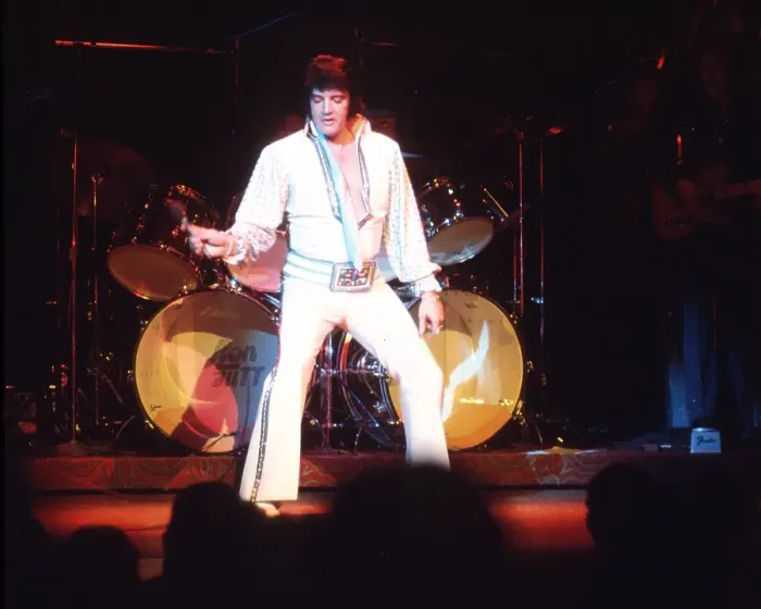 Framed Print : Elvis Presley in concert in Las Vegas Framed Print : Elvis Presley in concert in Las Vegas