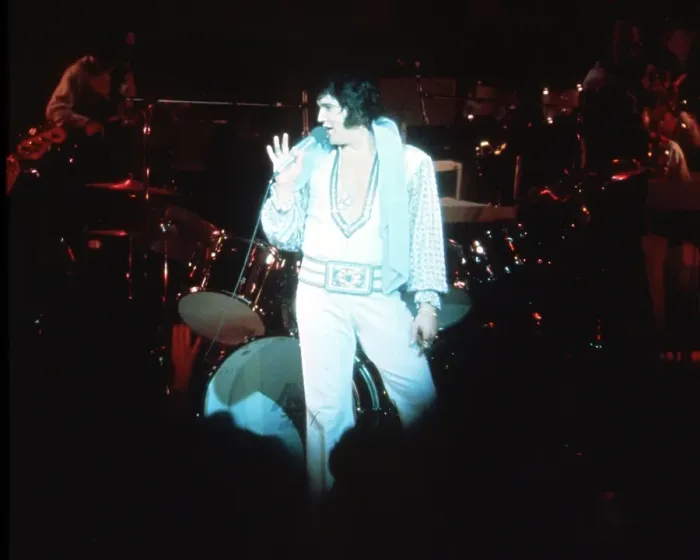 Framed Print : Elvis Presley in concert in Las Vegas Framed Print : Elvis Presley in concert in Las Vegas