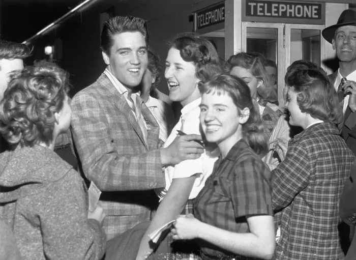 Framed Print : Elvis Presley Meeting Autograph Seekers Framed Print : Elvis Presley Meeting Autograph Seekers