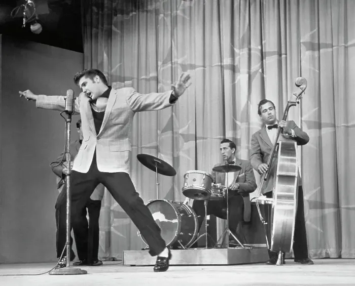 Framed Print : Elvis Presley Performing On Stage Framed Print : Elvis Presley Performing On Stage