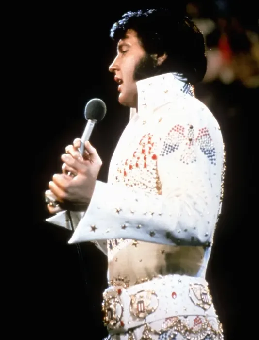 Framed Print : Elvis Presley performs onstage In Hawaii Framed Print : Elvis Presley performs onstage In Hawaii