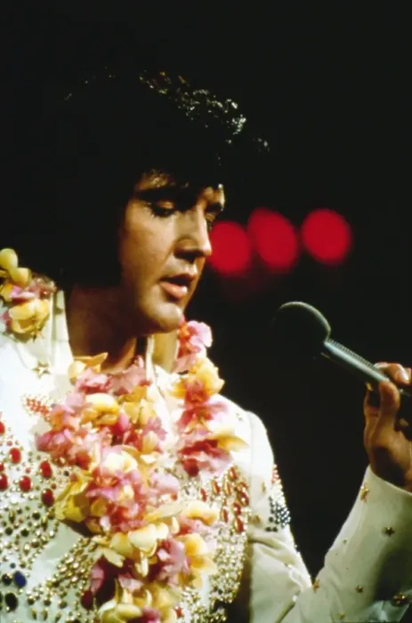 Framed Print : Elvis Presley performs onstage In Hawaii Framed Print : Elvis Presley performs onstage In Hawaii